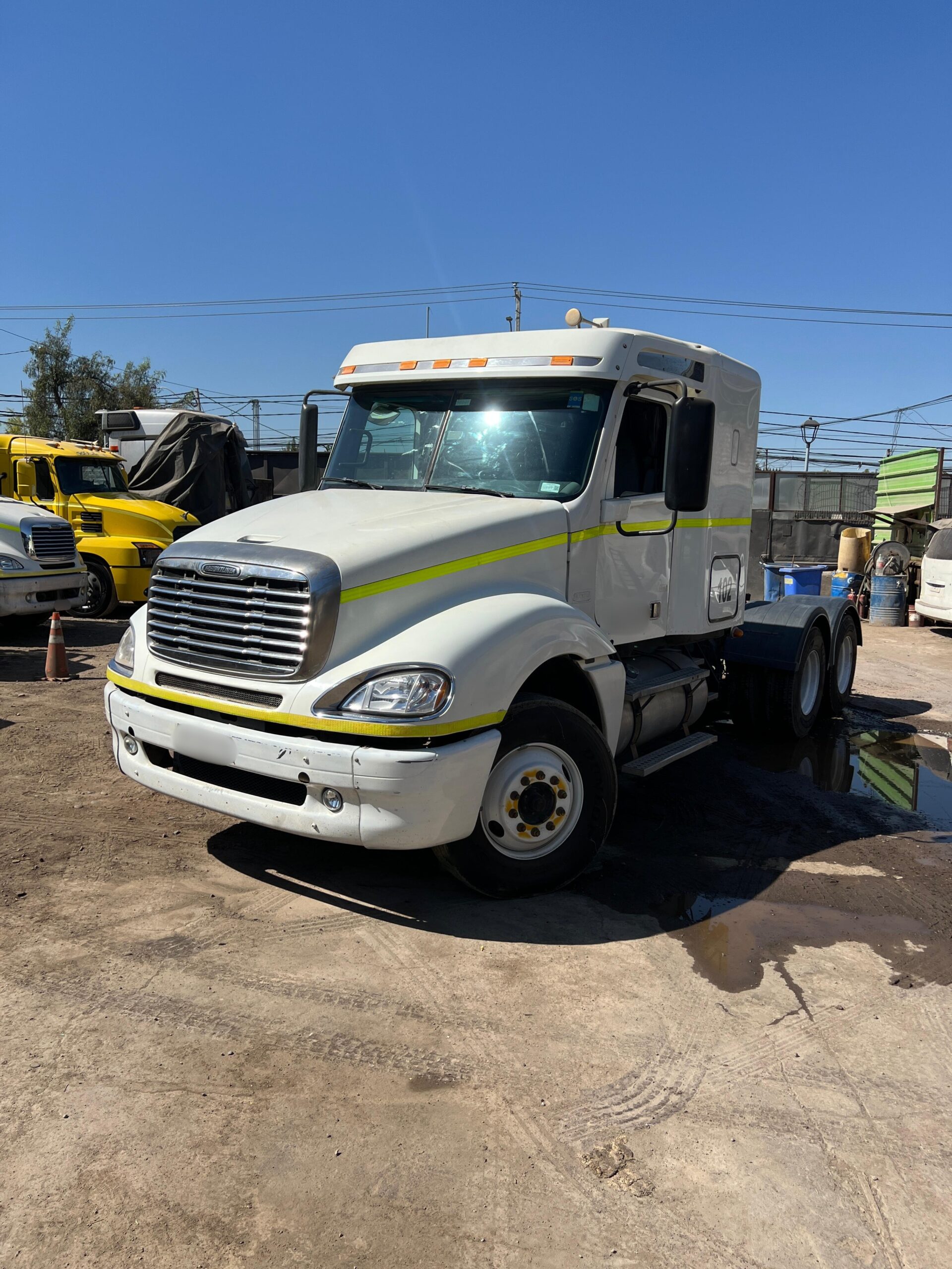 Freightliner CL120